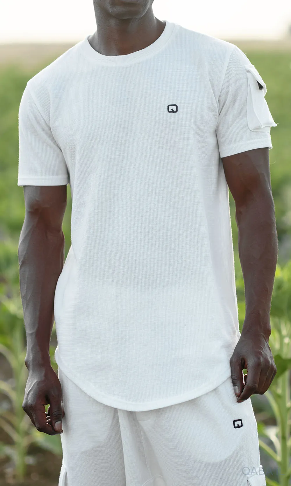 QL IGO Relaxed Cargo Shorts and T-Shirt Set in Off-White